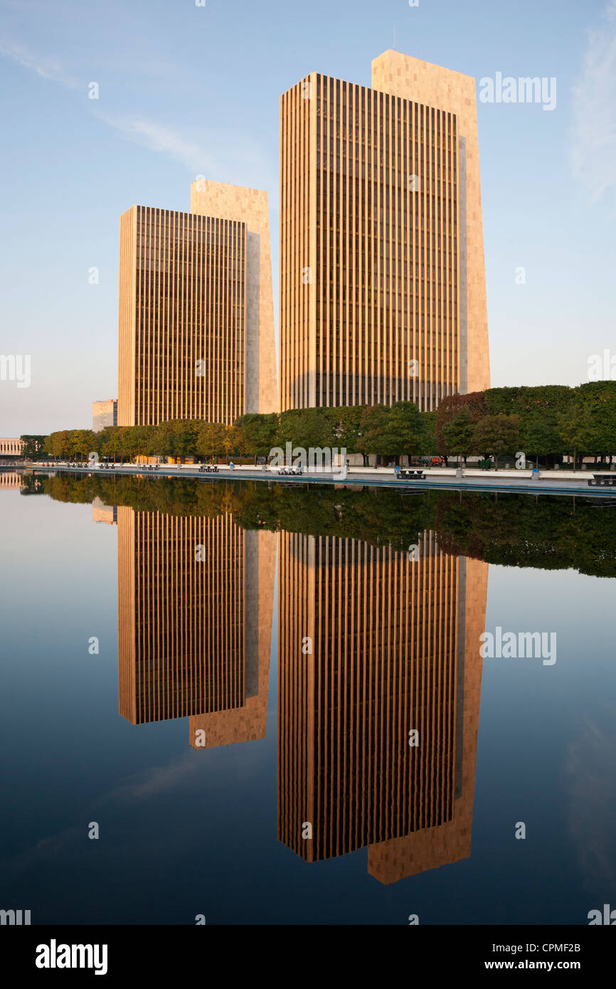 Sonnenaufgang am Empire State Plaza. Albany, New York. Stockfoto