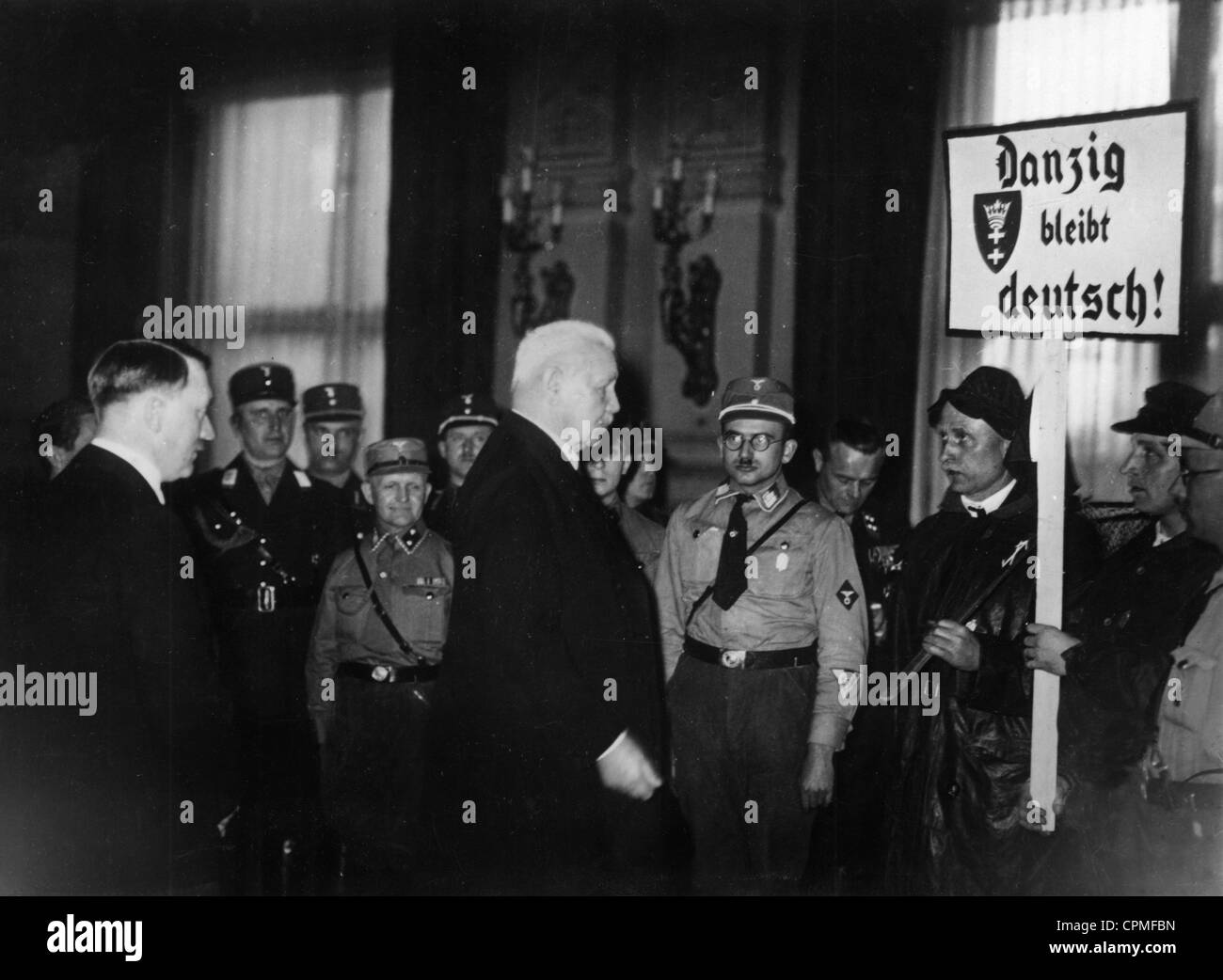 Adolf Hitler und Paul von Hindenburg mit Menschen aus Danzig, 1933 Stockfoto