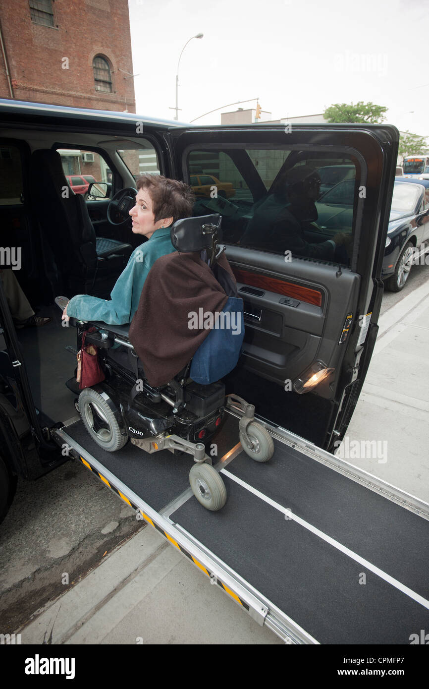-Taxi-Version des MV-1 Behinderten zugänglich Fahrzeugs wird auf einer Pressekonferenz bei den Manhattan Motorcars Händlern gesehen. Stockfoto
