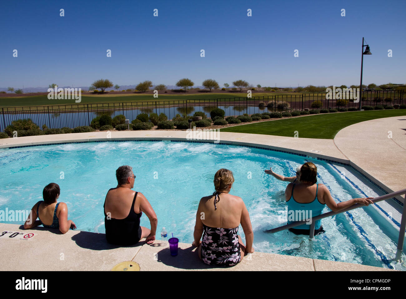 Poolbereich im Union Center, die sozialen und Freizeit Zentrum der Del Webb Sun City Anthem, Florenz, AZ, USA. Stockfoto