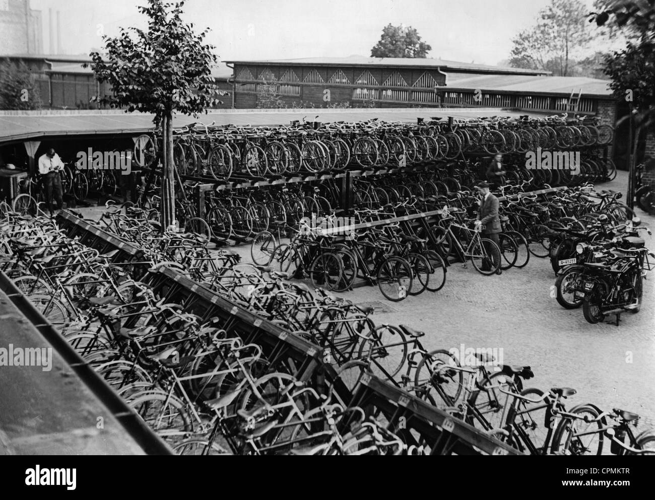 Fahrrad-Parkplatz, 1931 Stockfoto