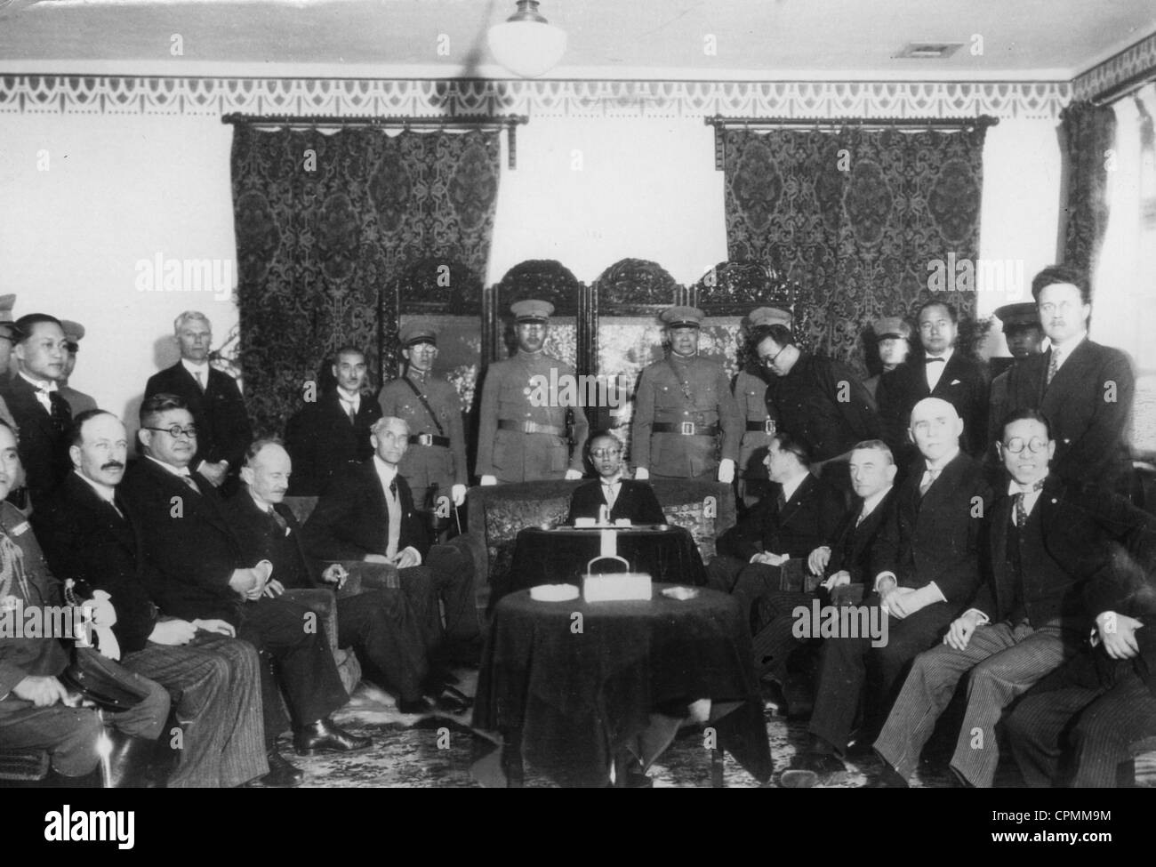 Delegation der Liga mit Henry Puyi, 1932 Stockfoto