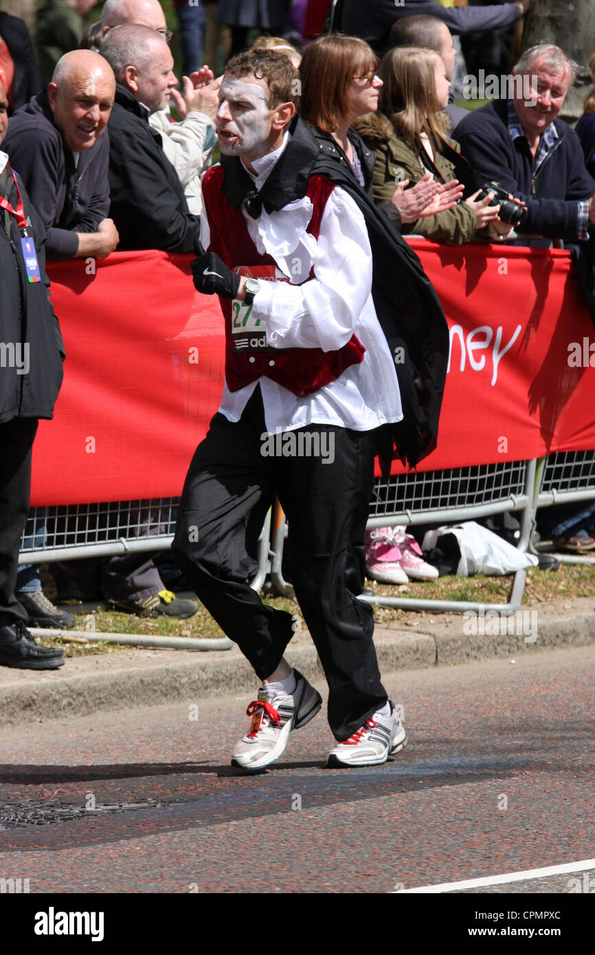 Vampir im Virgin London Marathon 2012 Stockfoto