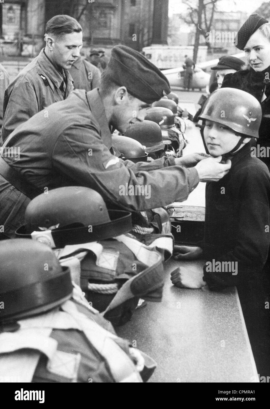 Demonstration der Fallschirmspringer in Berlin, 1942 Stockfoto