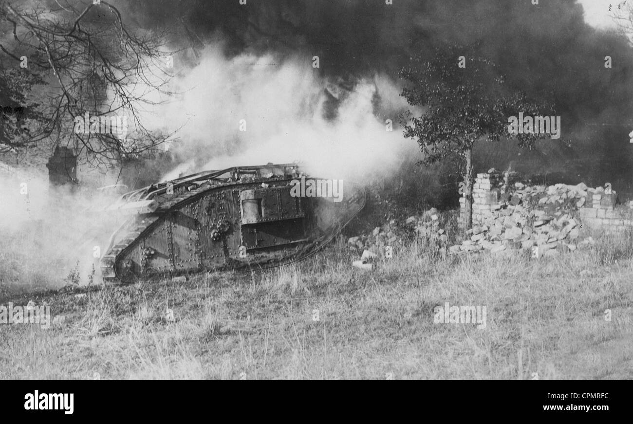 Englischer Tank Angriff im ersten Weltkrieg Stockfoto