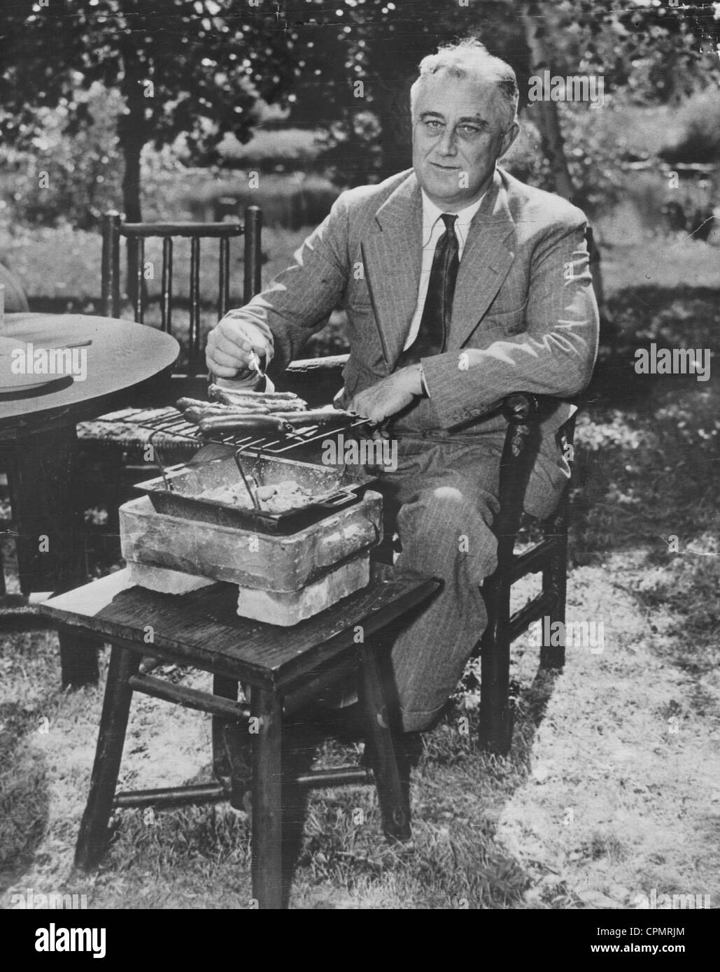 Franklin Delano Roosevelt grillen Würstchen, 1935 Stockfoto