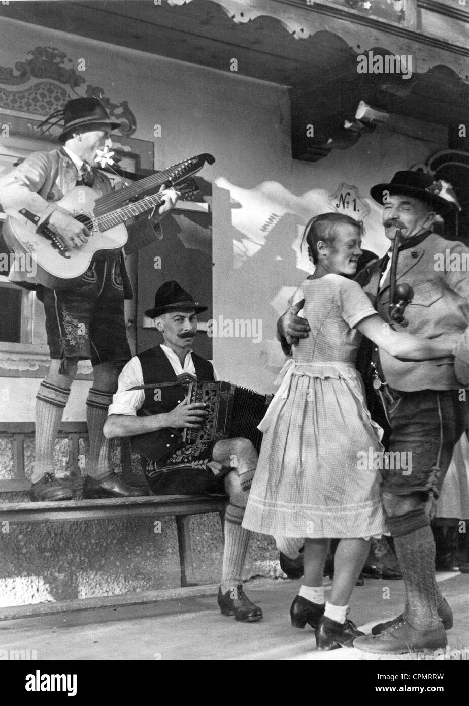 Tanzende Bauern beim Kirchweihfest, 1935 Stockfoto