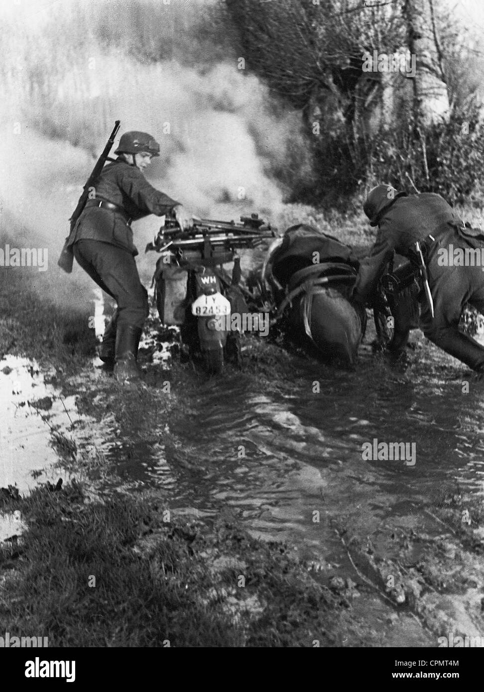 Deutsche Motorrad Gewehrschützen in Jugoslawien, 1941 Stockfoto