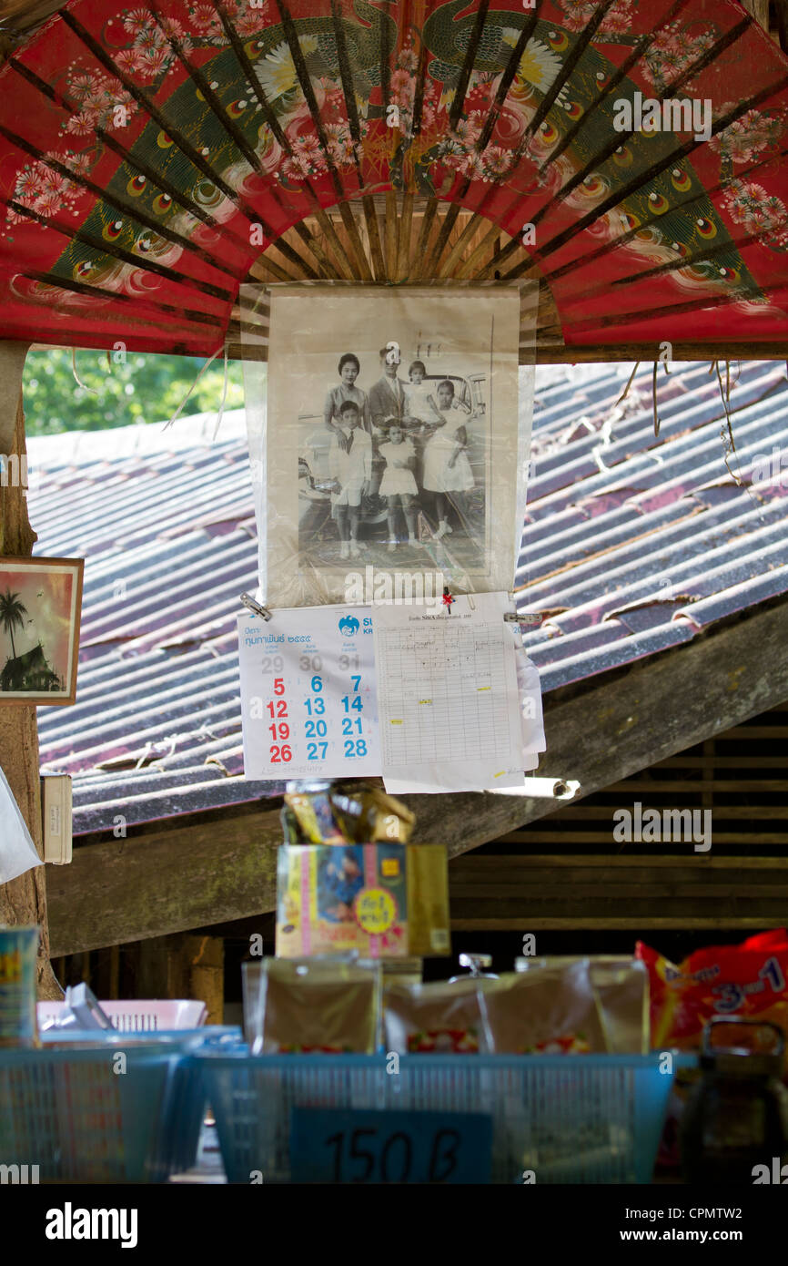 Foto König Bhumibol Adulyadej mit Familie Stockfoto