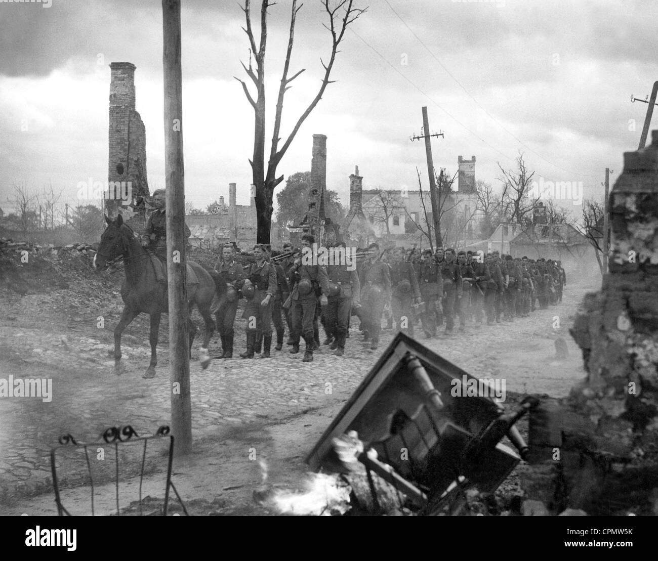Marschierende Soldaten in "Battle Squadron Lützow", 1941 Stockfoto