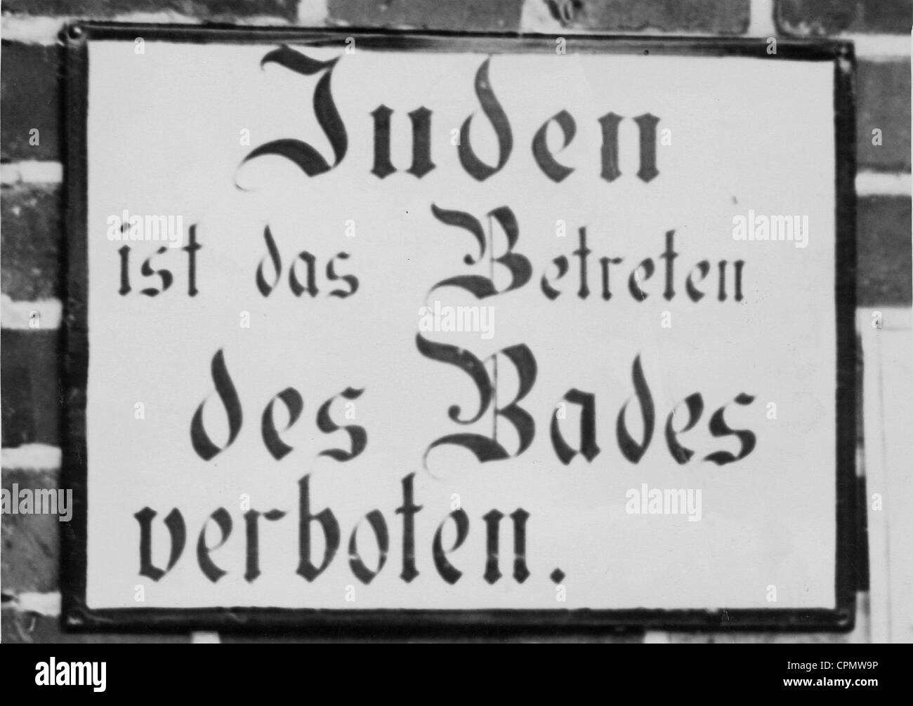 Anti-Semitic Zeichen, Verbot Juden vom Eingang zu den öffentlichen Bädern, Berlin, 1933-45 (s/w Foto) Stockfoto