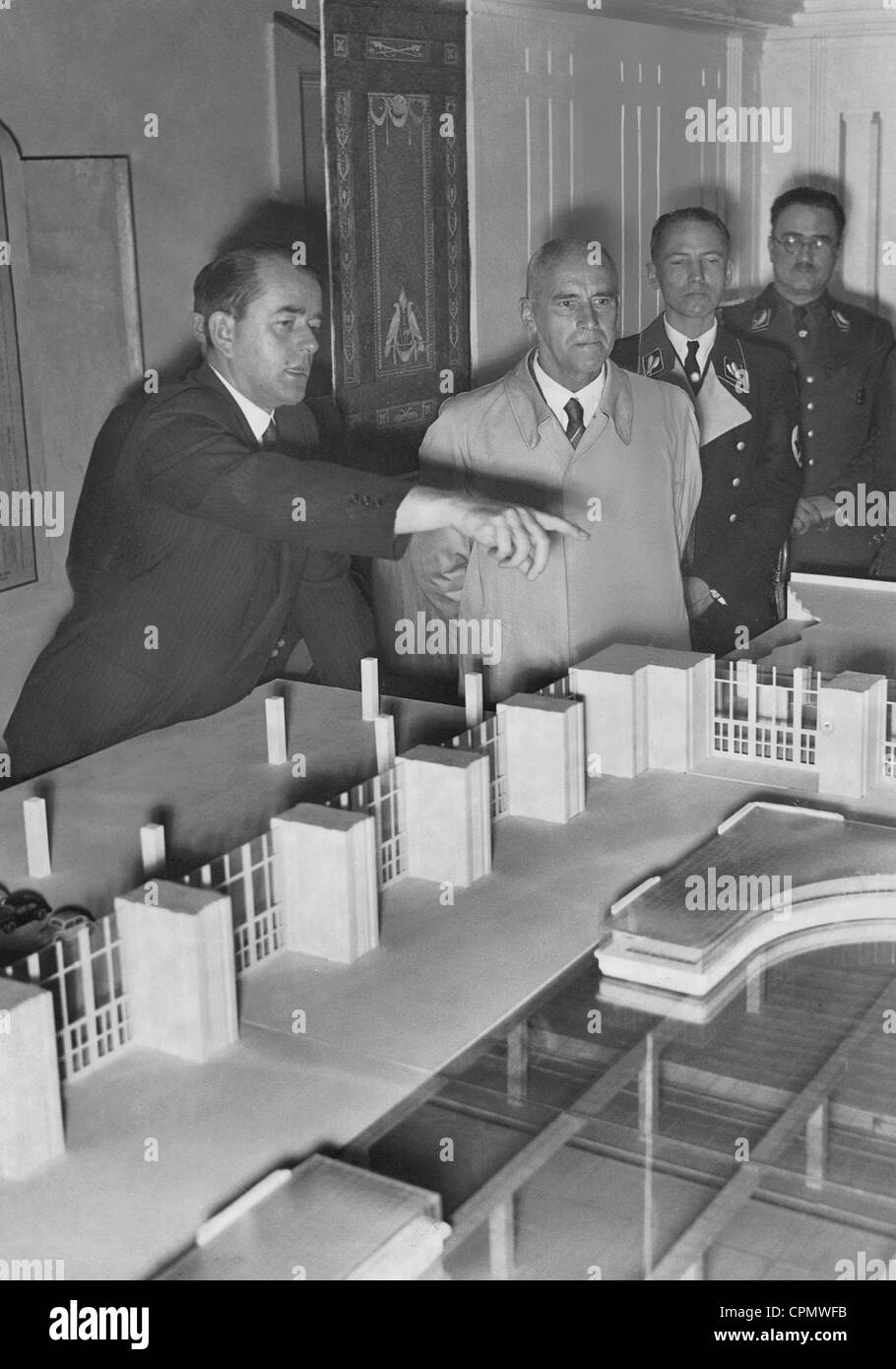 Albert Speer und Wilhelm Frick vor Modelle der neuen Reichshauptstadt, 1938 Stockfoto