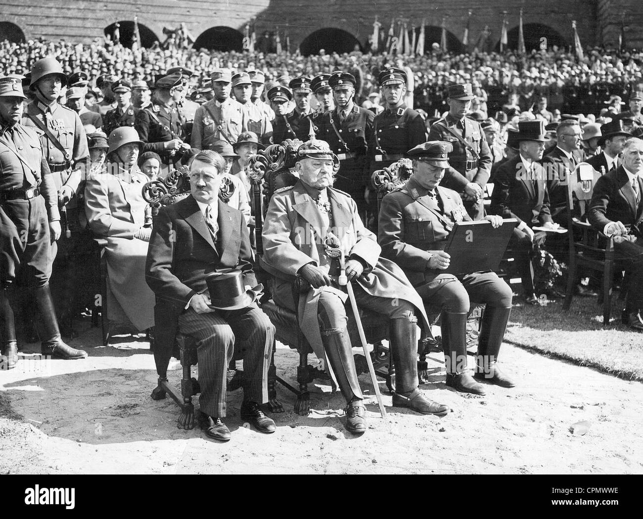Adolf Hitler, Paul von Hindenburg, Hermann Goering während der Feier Tannenberg, 1933 Stockfoto