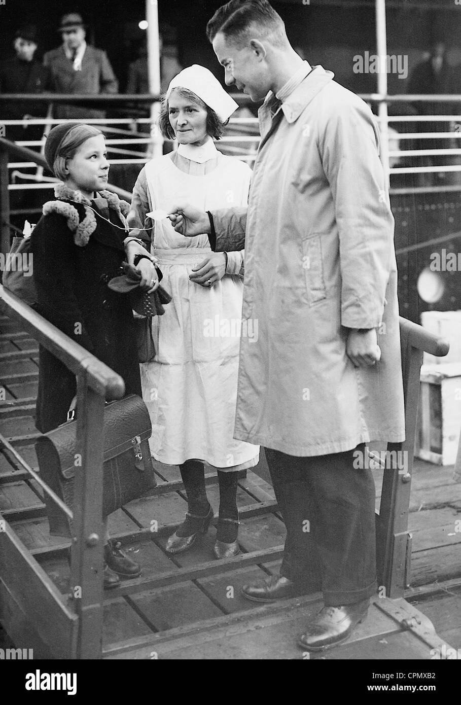 Jüdische Flüchtlingskind nach der Ankunft in Harwich, 1938 Stockfoto