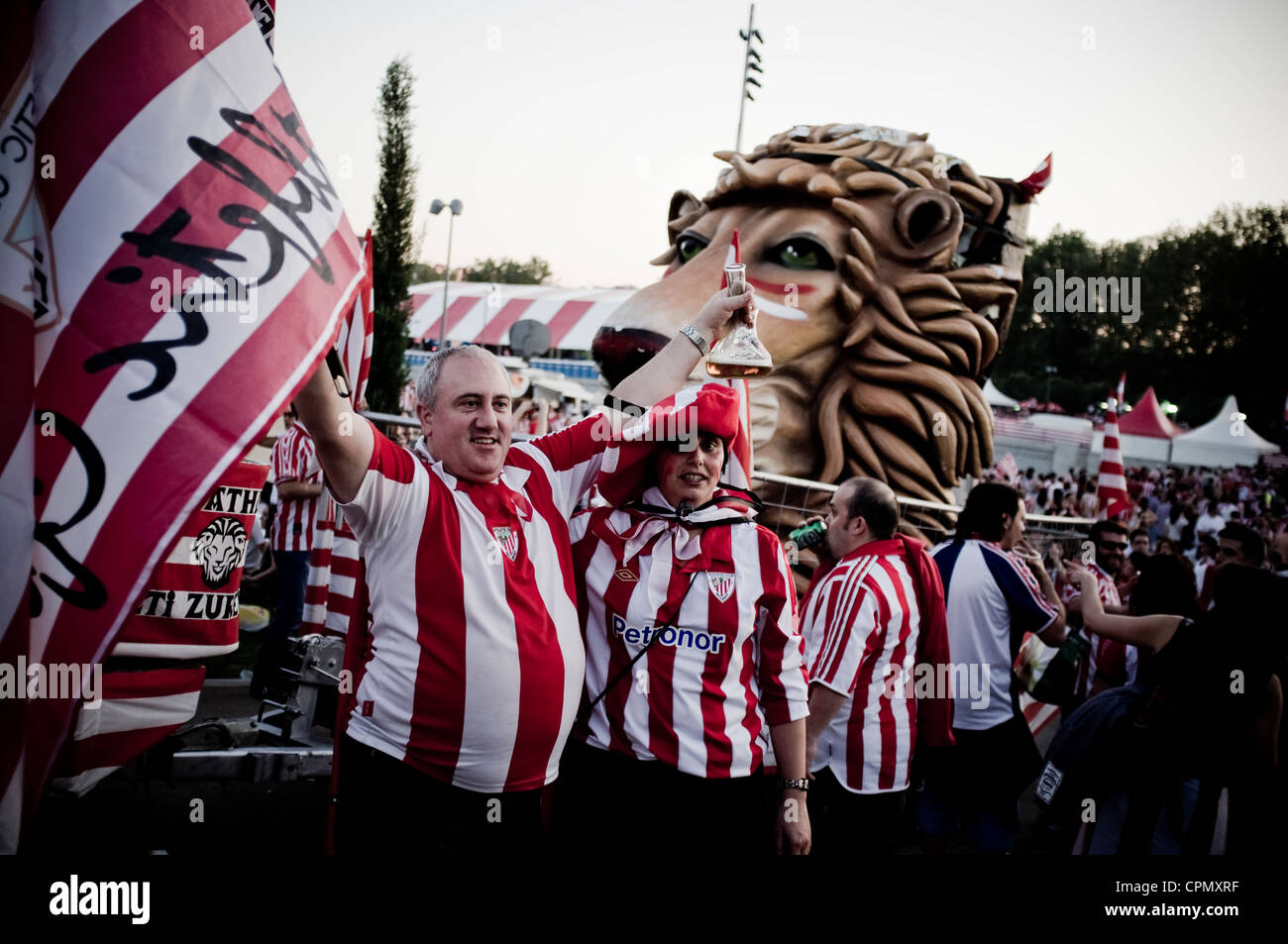 Athletic Bilbao-Fans in Madrid vor dem Finale der Copa del Rey 2012 gegen den FC Barcelona. Stockfoto