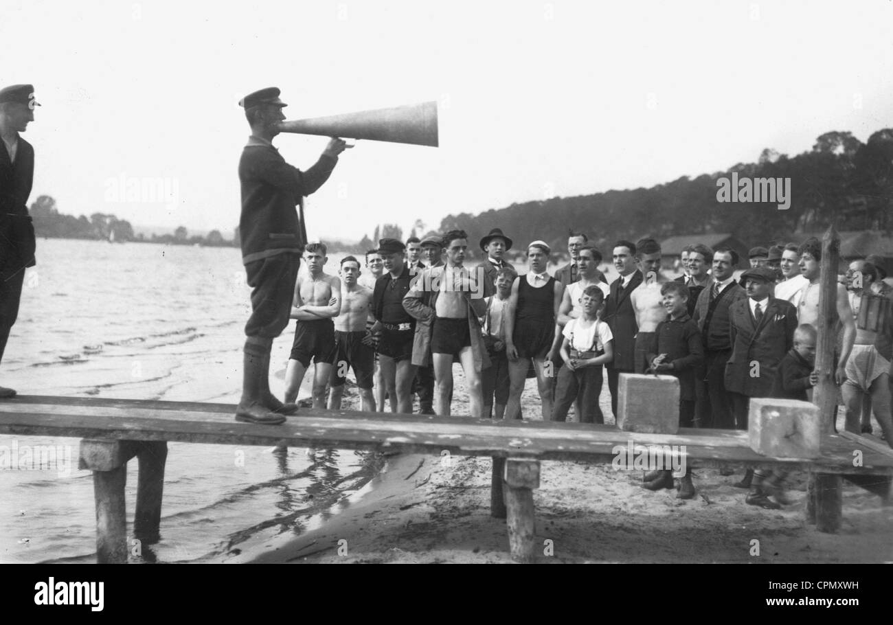 Bademeister eröffnet am Strand 1926 Stockfoto