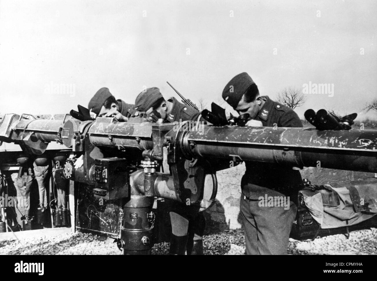 Soldaten, die Handhabung eines Messgerätes, 1941 Stockfoto