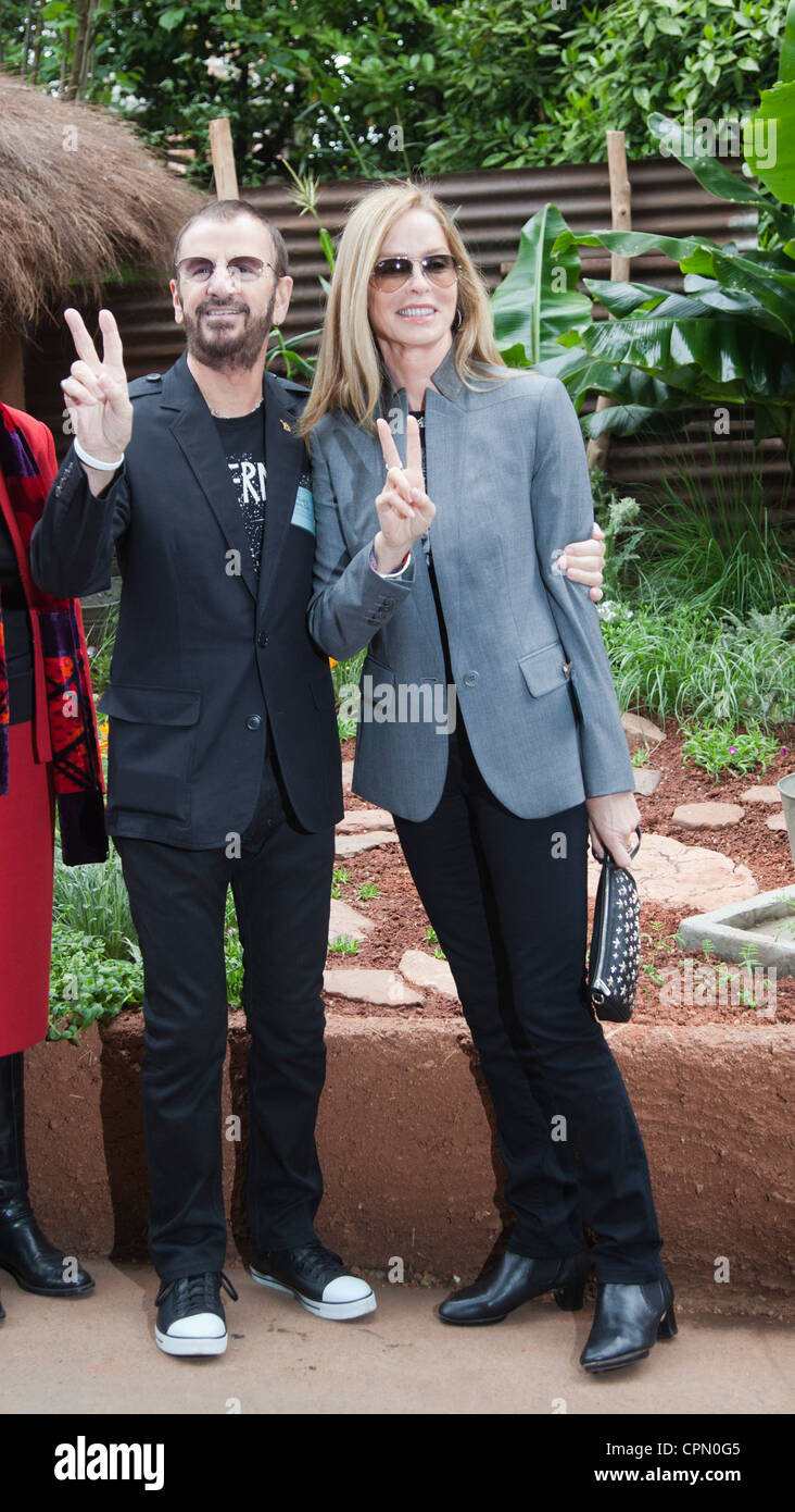 Ex-Beatle Ringo Starr mit seiner Frau Barbara Bach an der WaterAid Garten, RHS Chelsea Flower Show, London, UK Stockfoto