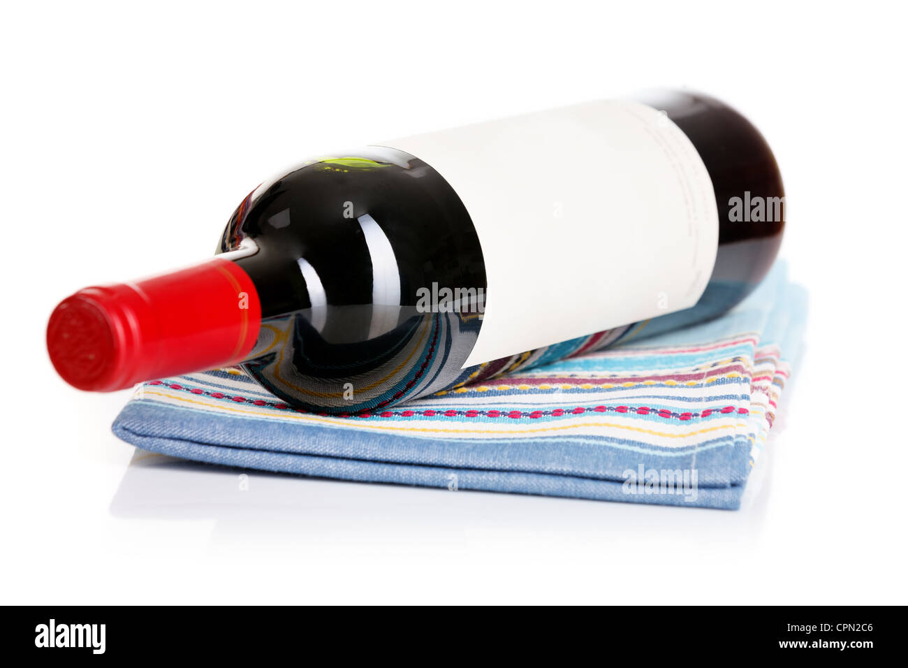 Flasche Rotwein auf das Küchentuch Stockfoto