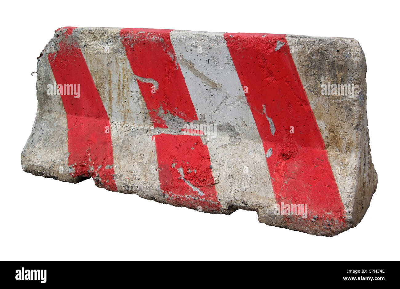 Rote und weiße Betonsperren blockieren die Straße. Isoliert auf weißem Hintergrund Stockfoto