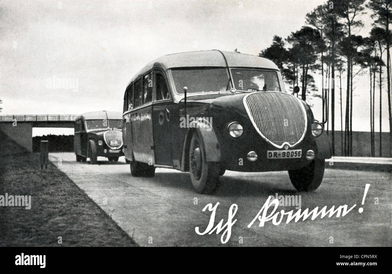 Geographie / Reisen, Deutschland, Verkehr / Transport, zwei Omnibusse auf der Autobahn, Aufdruck in Sütterlin 'Ich komme!', Ansichtskarte, Deutschland, um 1936, Zusatzrechte-Abfertigung-nicht vorhanden Stockfoto