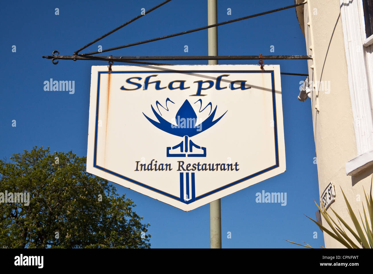 Melden Sie sich für das Shapla Indian Restaurant, Alresford, Hampshire, England. Stockfoto
