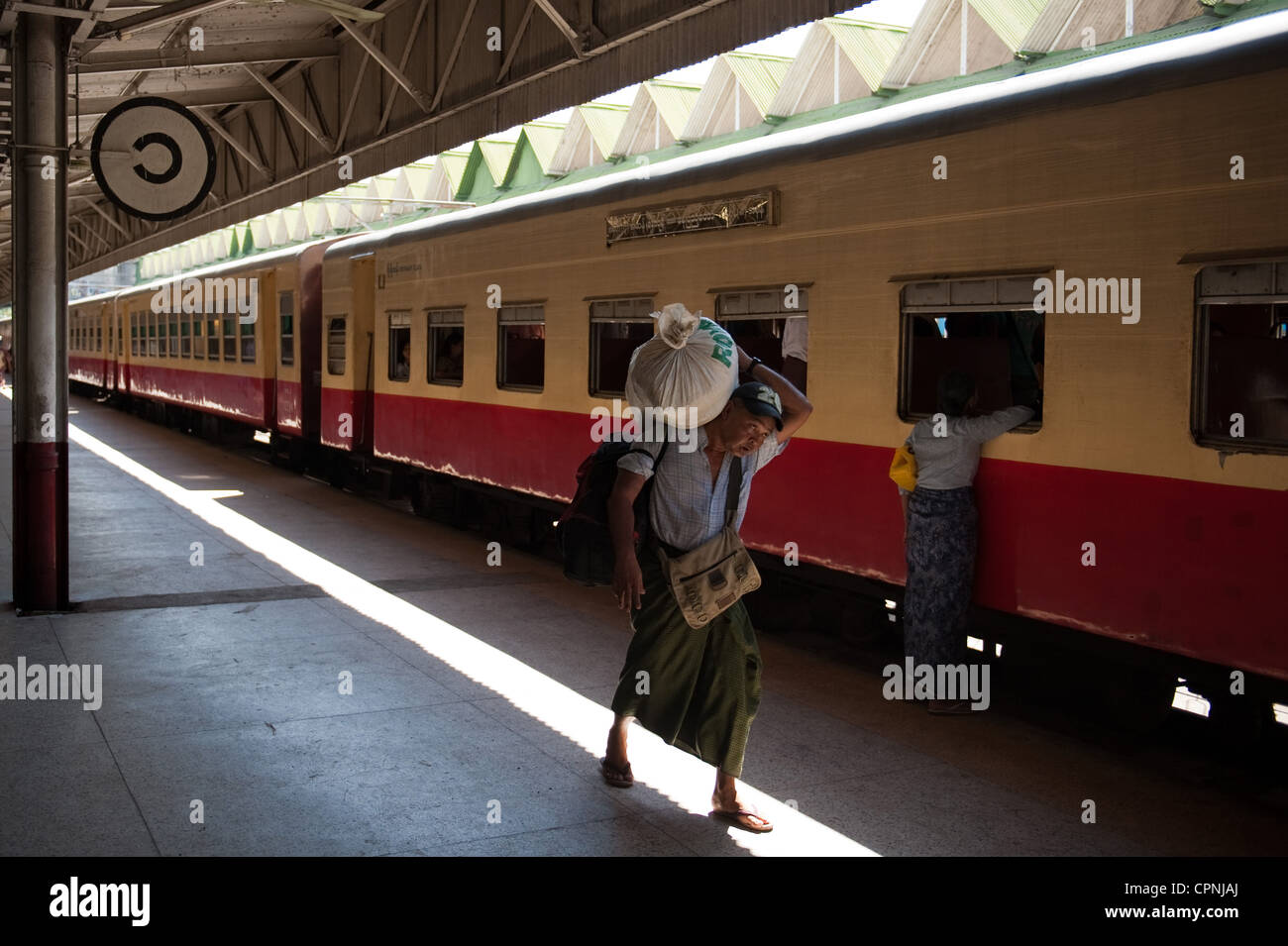 Yangon-Bahnhof Stockfoto