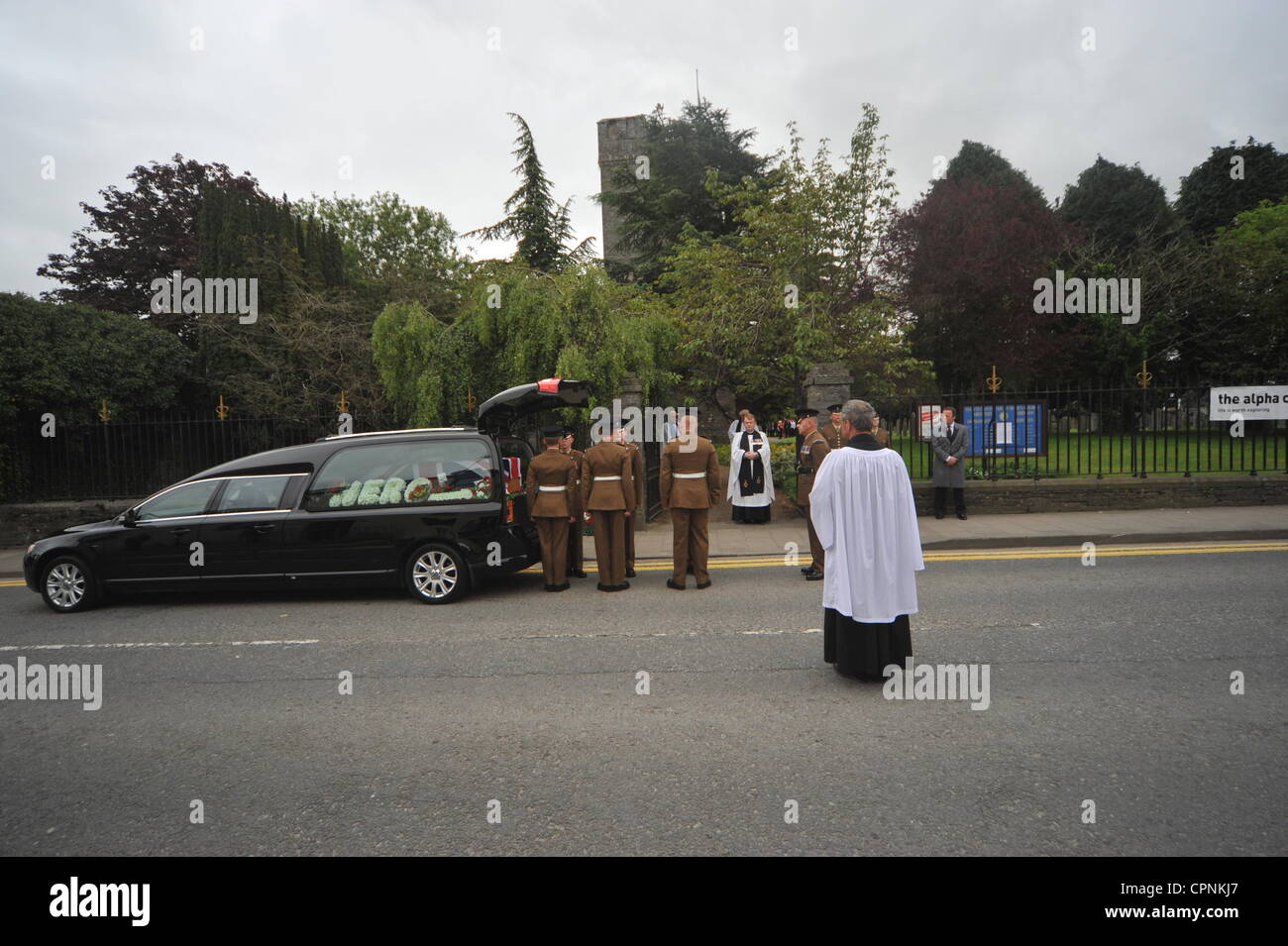 Die Trauerfeier für L/Cpl Lee Davies wurde um 1130 Uhr auf Dienstag, 29. Mai 2012 an Str. Marys Kirche, Church Street, Cardigan (SA43 1EG) gefolgt von Feuerbestattung am Parc Gwyn Crematorium, Narberth (SA67 8UD) L? CPL Davies war KIA in Afghanistan, KIA aus Handfeuerwaffen auf Samstag, 12. Mai 2012 Stockfoto