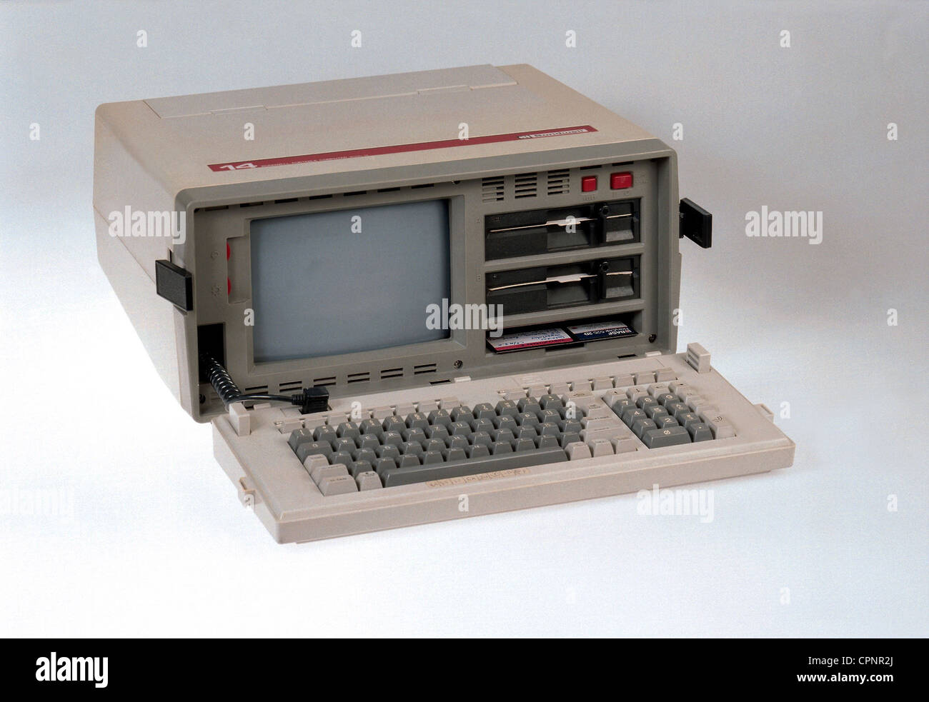 Computer / Elektronik, Computer, tragbarer Computer Bondwell 14, früher  Laptop, USA, 1984, tragbarer Computer, Gewicht: 13 Kilogramm, integrierter  9-Zoll-Monitor, Prozessor Z80A mit 4 Megahertz, 128 Kilobyte wahlfreier  Speicher, zwei eingebaute 5.25 ...