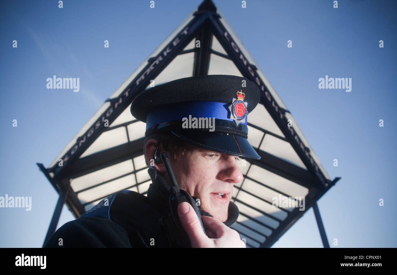 PCSO Gemeinschaft Polizist am Lonsight Markt Manchester Stockfoto