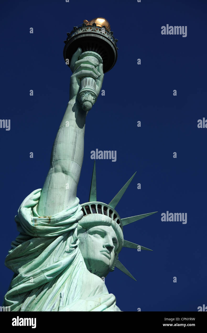 Schließen Sie aufrechte Städte New York Freiheitsstatue Stockfoto