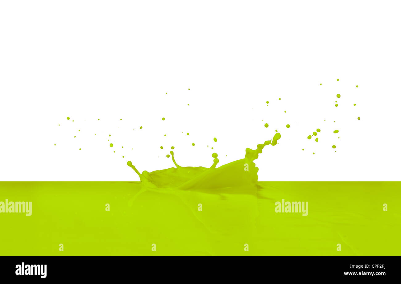grüne Farbe spritzt auf weiß Stockfoto