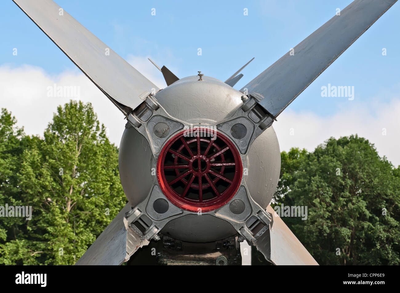 Die Düsen der alten Raketen auf den Himmel gerichtet Stockfoto