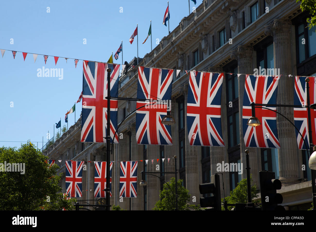 Union Jack Bunting anlässlich der Königin Diamond Jubilee in der Oxford Street und Regent Street, London, UK, Mai 2012 Stockfoto