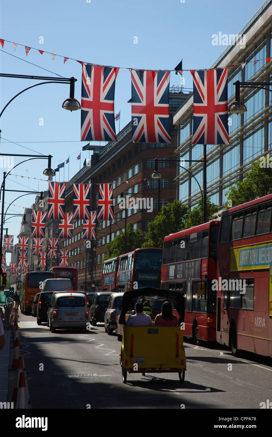 Union Jack Bunting anlässlich der Königin Diamond Jubilee in der Oxford Street und Regent Street, London, UK, Mai 2012 Stockfoto