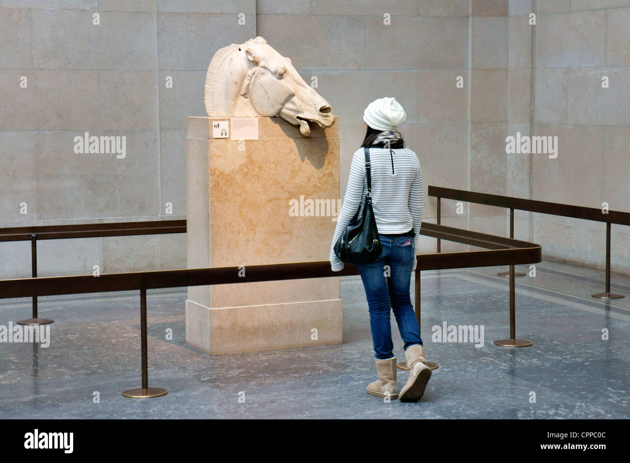 Marmorkopf der Streitwagen Pferd der griechischen Göttin Selene von Ostgiebel des Parthenon. Elgin Marbles. British Museum in London Stockfoto