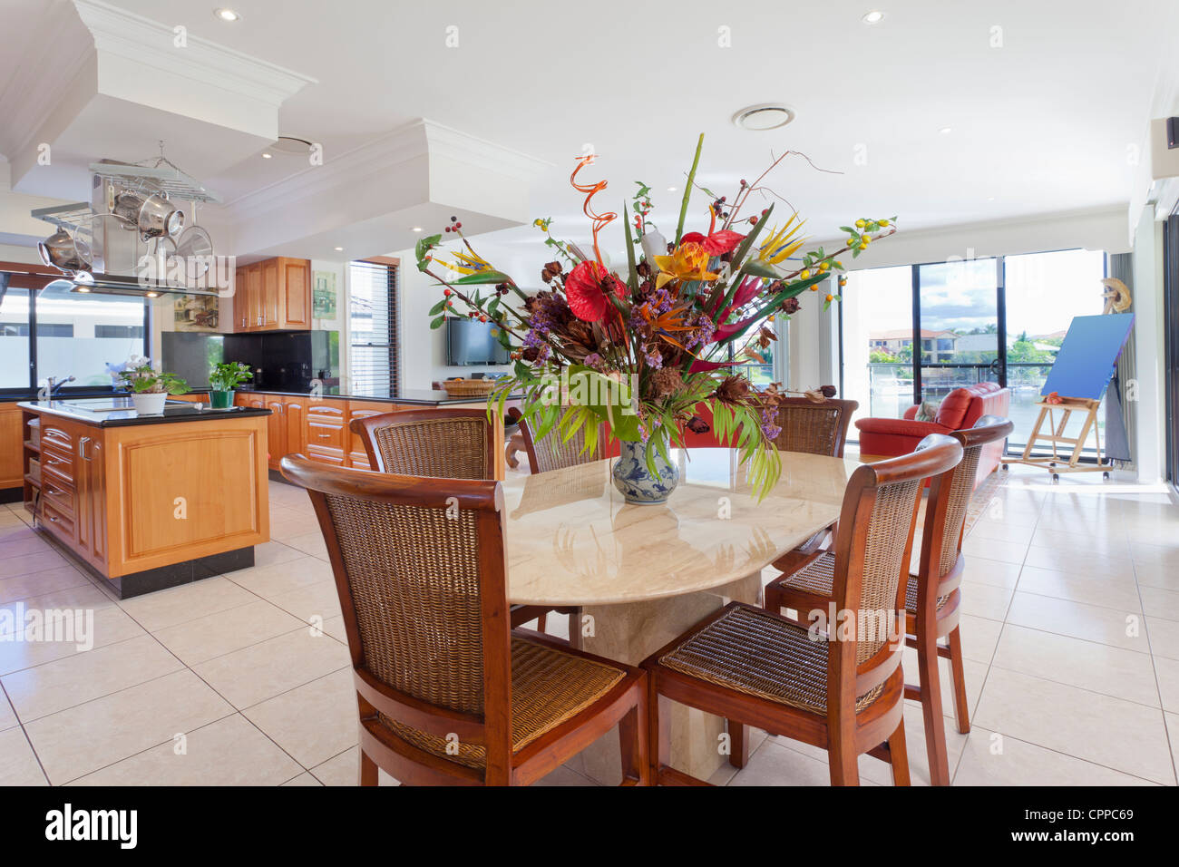 Luxuriöse Küche und Essbereich im Herrenhaus Stockfoto