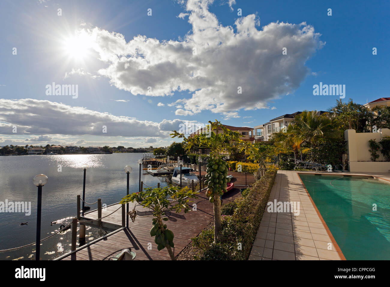 Blick auf luxuriöse Waterfront Häuser Stockfoto