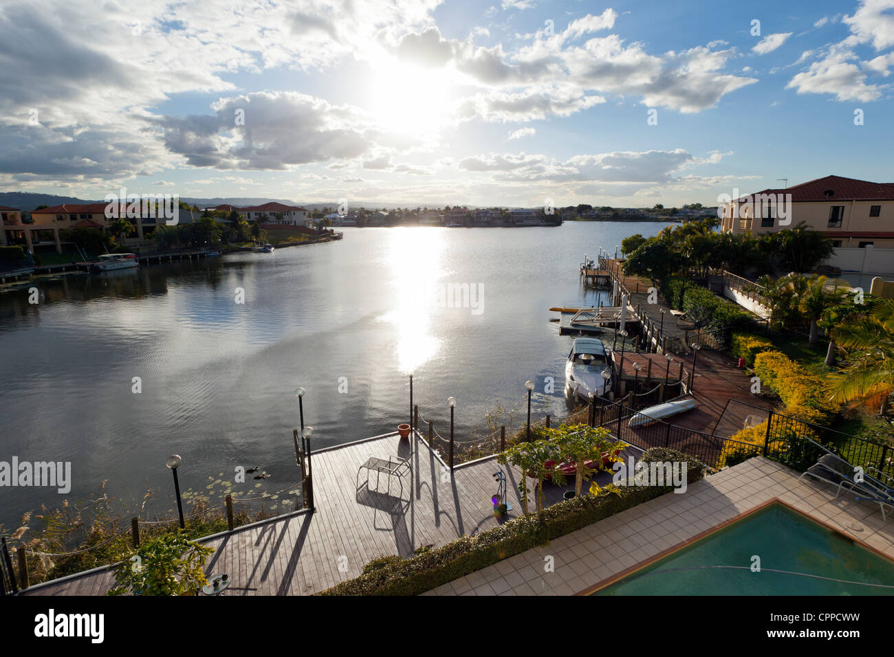 Blick auf luxuriöse Waterfront Häuser Stockfoto