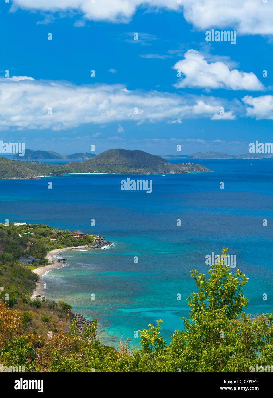 Virgin Gorda, Britische Jungferninseln, Karibik Blick auf Tortola über Sir Francis Drake Kanal Stockfoto