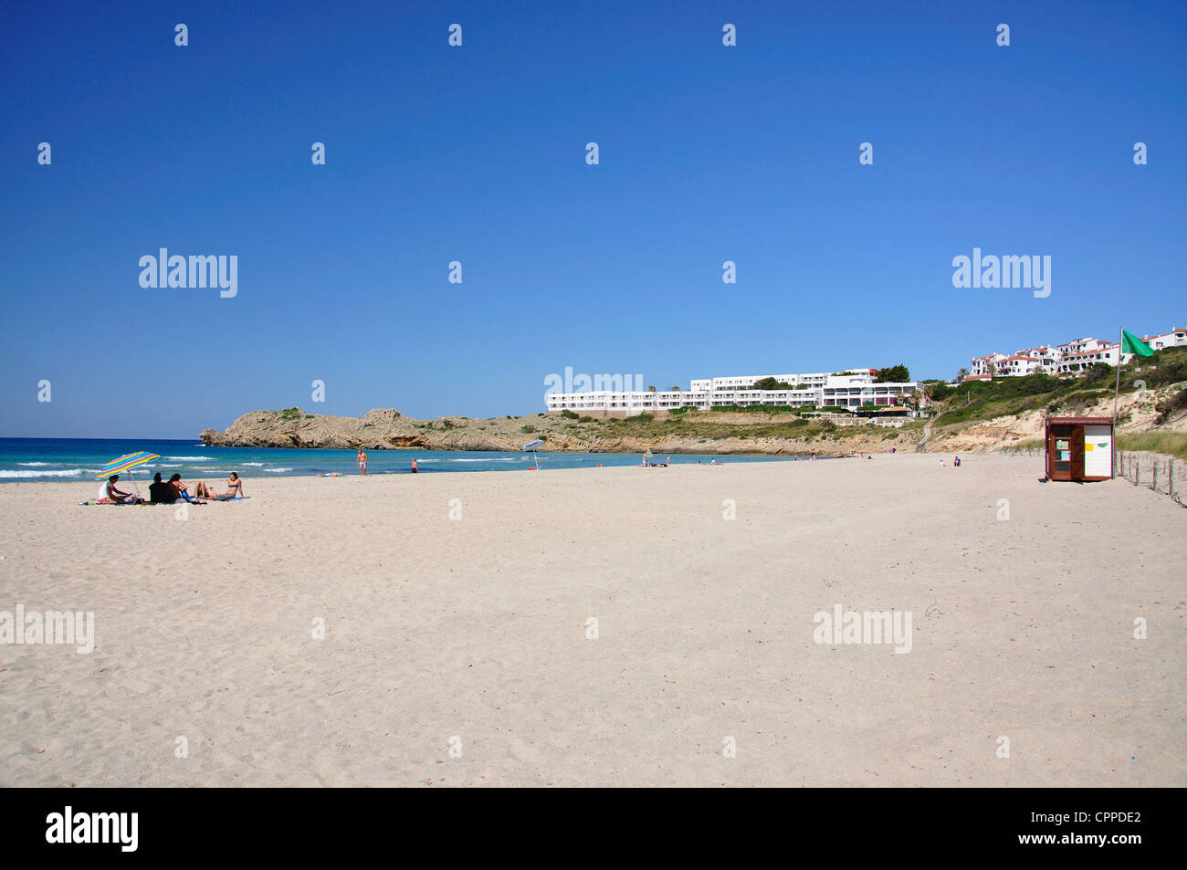 Strandblick, Arenal de Son Saura, Menorca, Balearen, Spanien Stockfoto