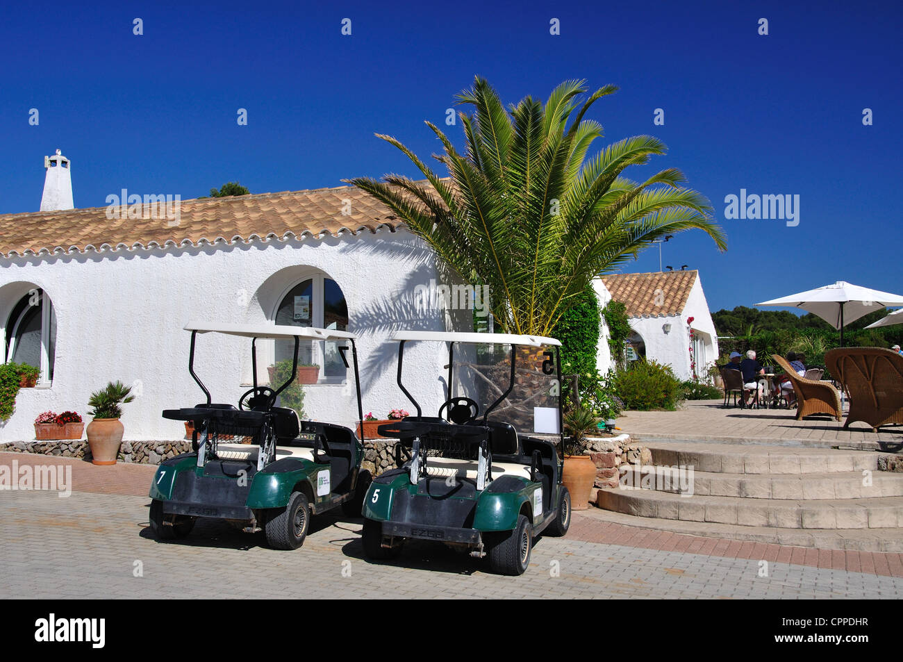 Clubhaus-Terrasse am Golfplatz Golf Son Parc, Son Parc, Menorca, Balearen, Spanien Stockfoto