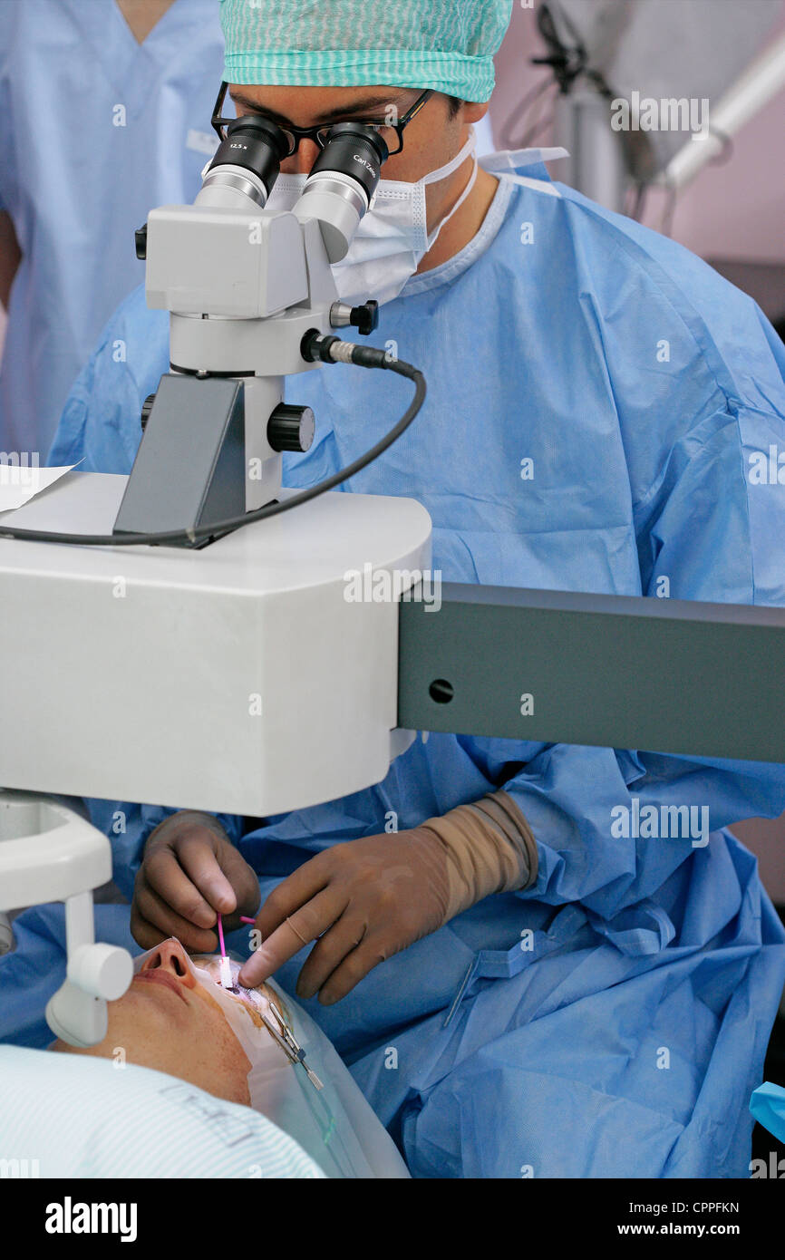 LASER-AUGENCHIRURGIE Stockfoto