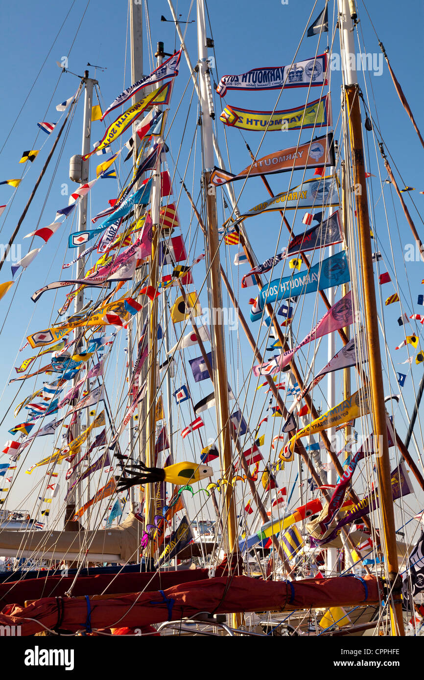 Yarmouth alte Gaffers Festival Jubiläum nostalgische vergangenen Geschichte feiern Sommer Fahnen bunting Stockfoto