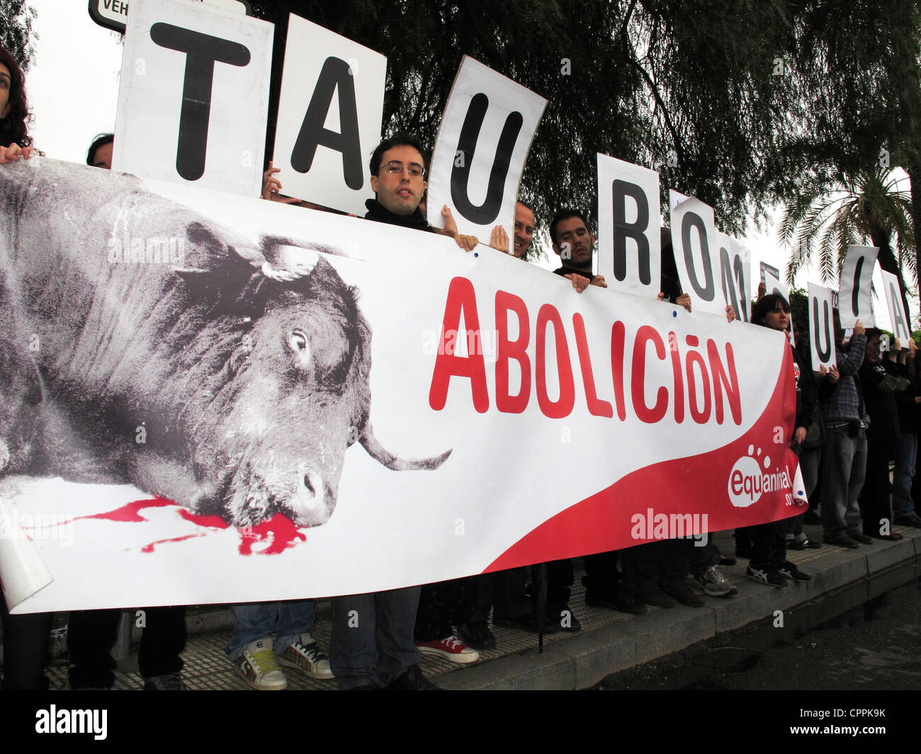Spanien Andalusien Sevilla Basta de Matanzas Protest gegen Stierkampf vor Sevilla Stierkampfarena Stockfoto