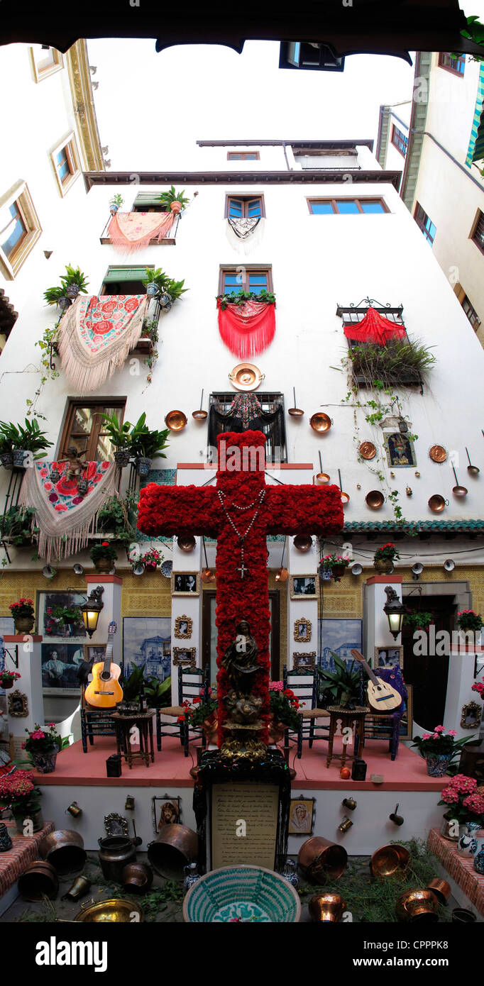 Spanien Andalusien Granada Dia De La Cruz Flora cross, Blume Kreuz Stockfoto