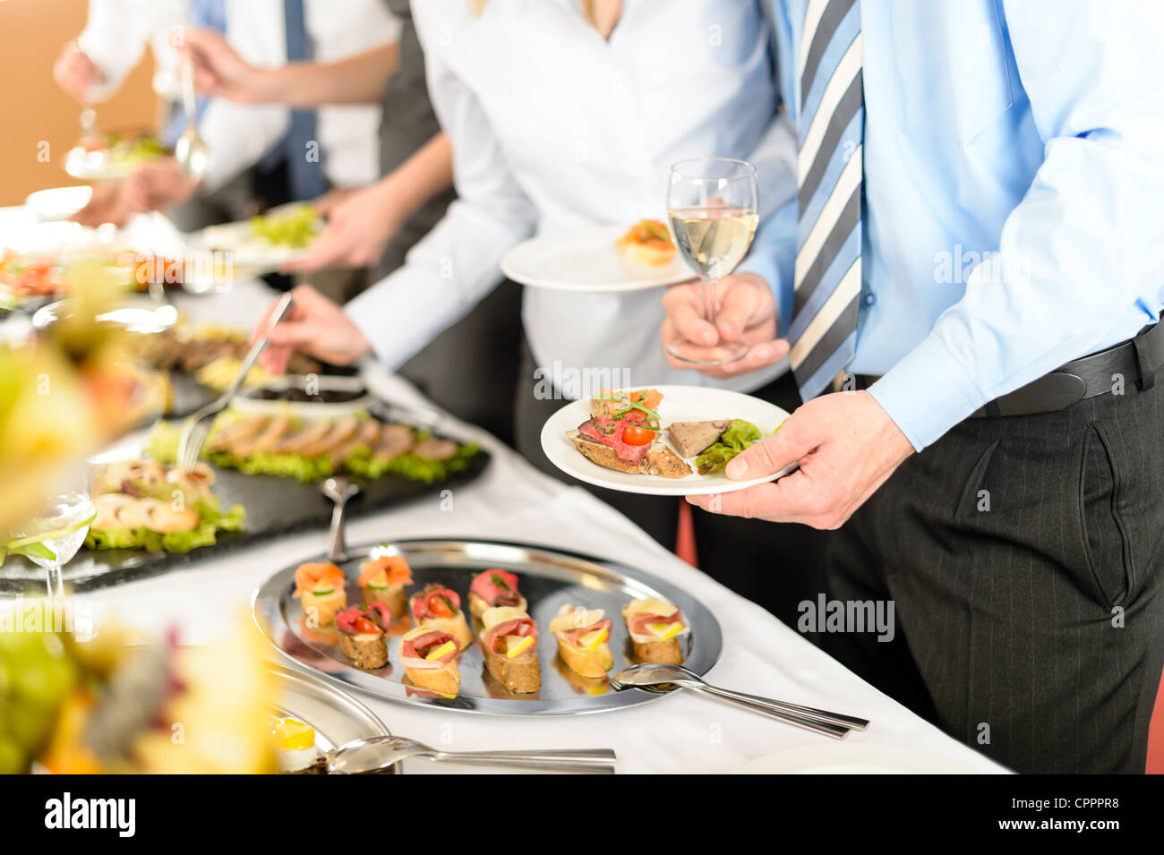 Catering an Geschäftsleute Unternehmen Veranstaltung Essen am Buffet Vorspeisen Auswahl Stockfoto