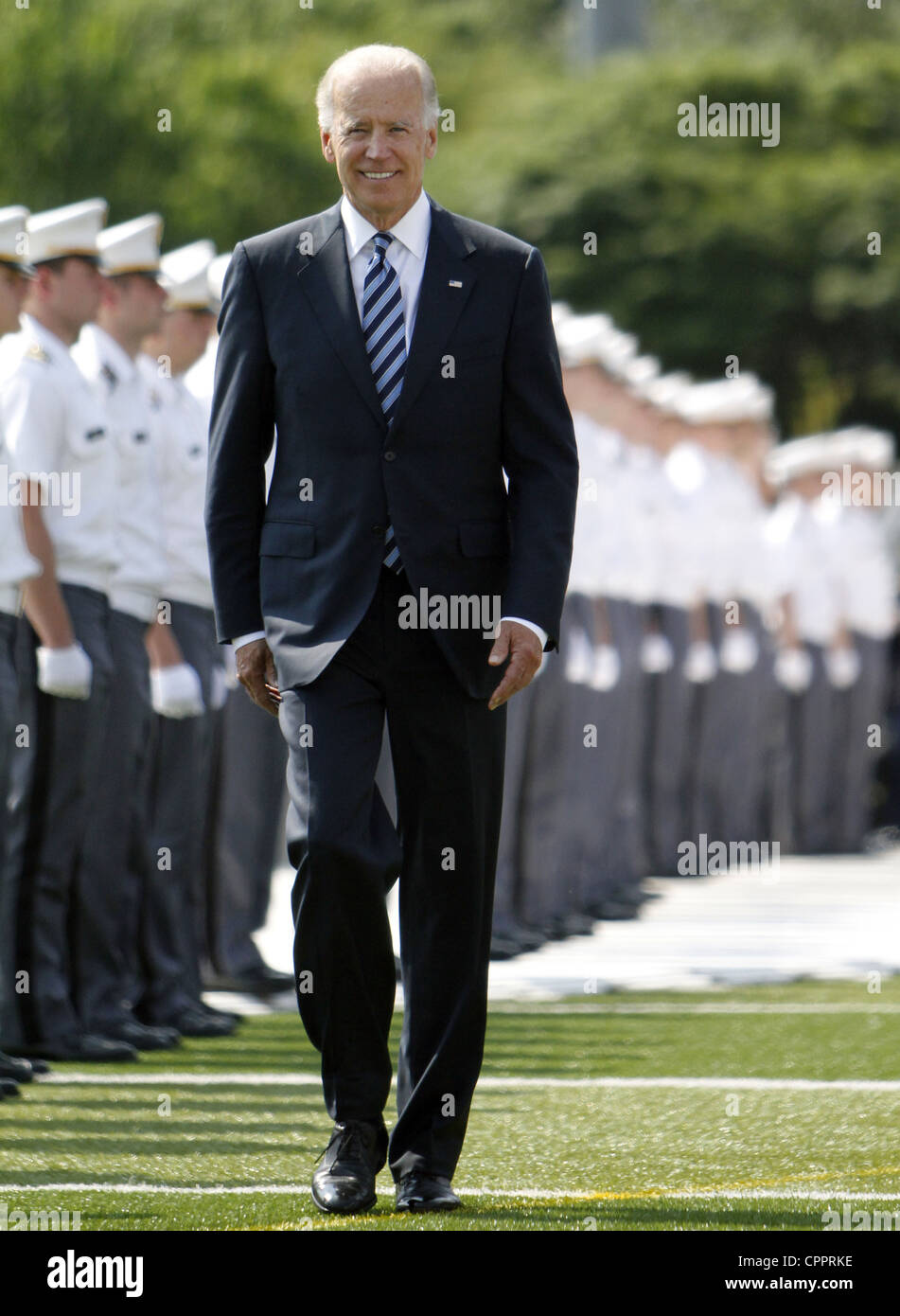 Vize-Präsident Joe Biden Bewertungen der Truppen während Abschlussfeiern an der US Military Academy 26. Mai 2012 in West Point, New York. Biden aufs neueste Offiziere die Eröffnungsrede. Stockfoto