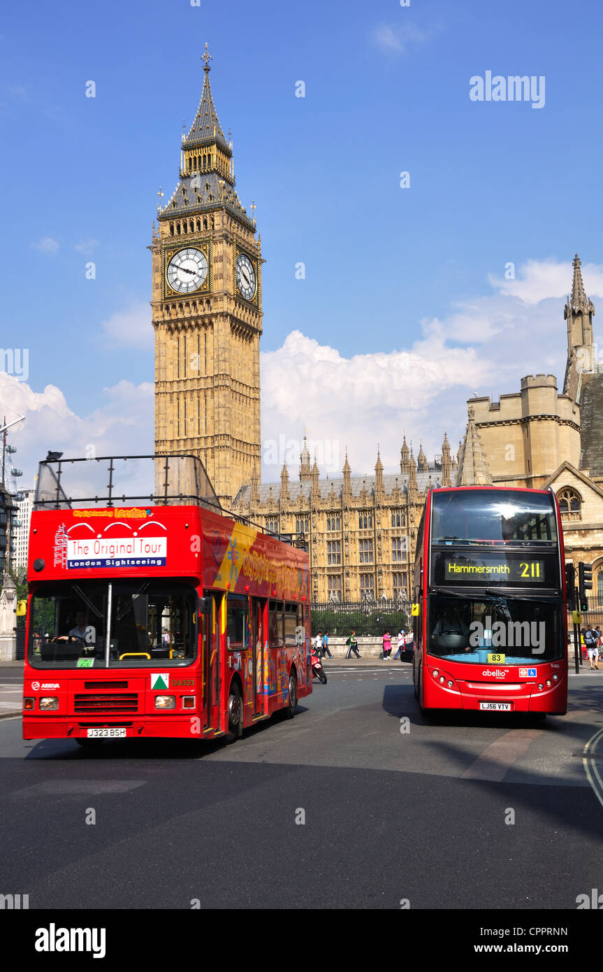 Londoner Busse vor Big Ben Stockfoto