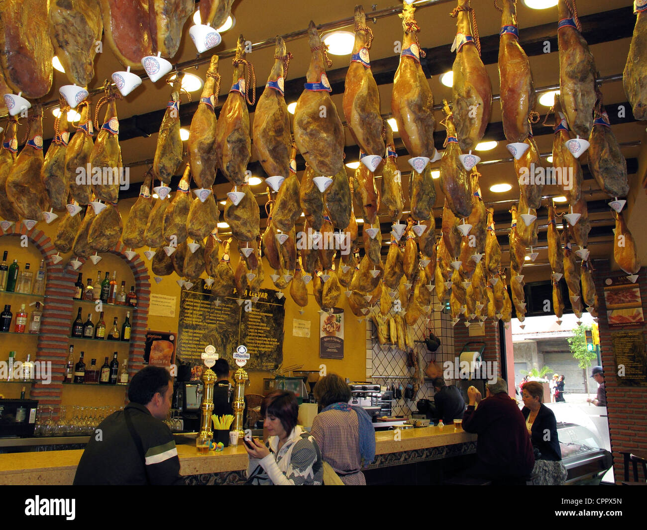 Spanien Andalusien Costa Del Sol Malaga Sarreno Schinken La Cueva Stockfoto